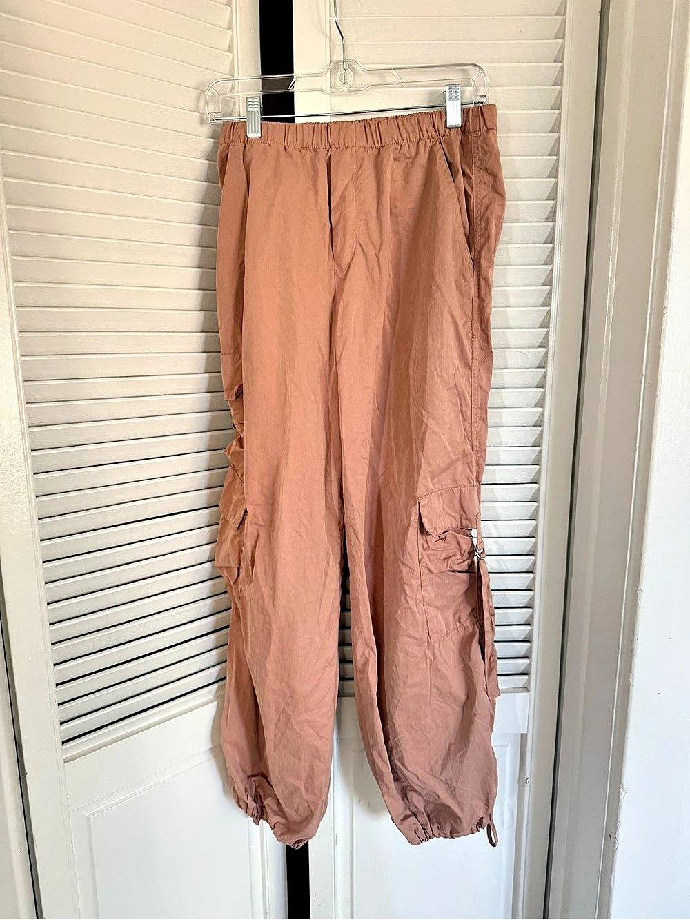 Zara Women's Cargo Jogger Pants in tan Size small